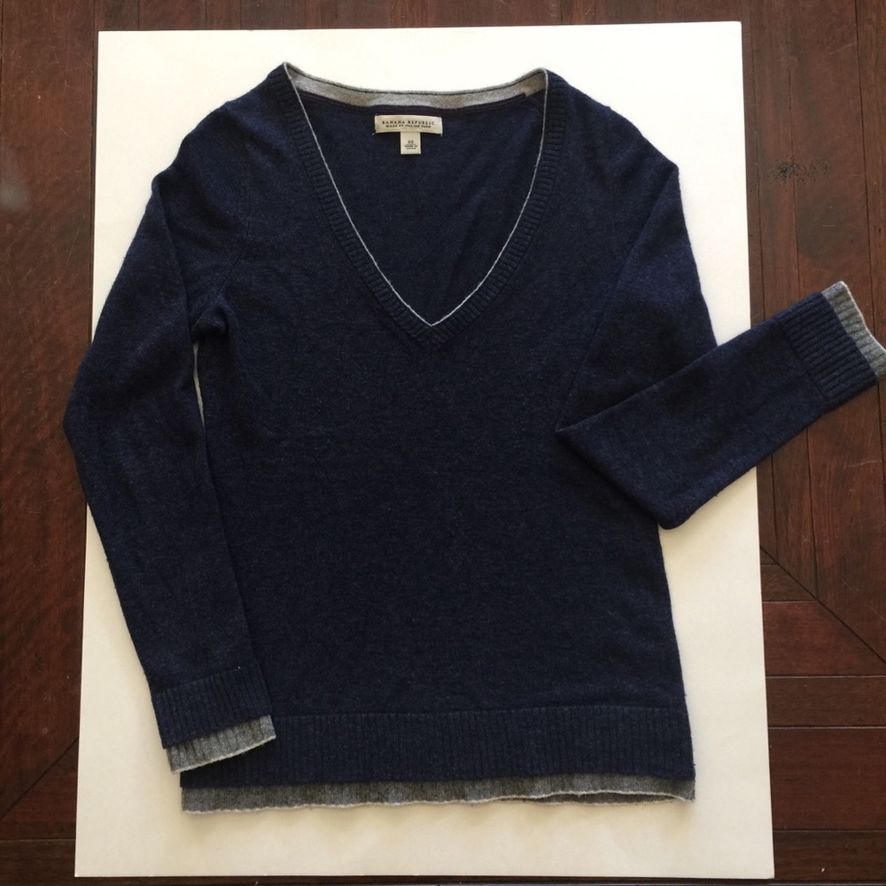 Banana Republic Cashmere V-Neck  Blue XS